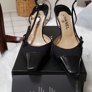 Chanel size 40 black patent leather &suede heels